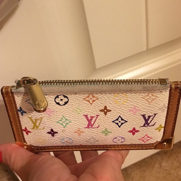 Louis Vuitton - Picture 2 of 2