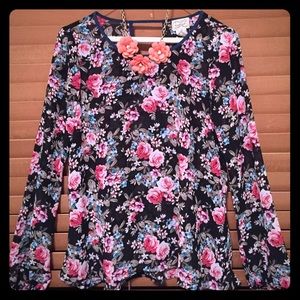 Floral top 💐💐
