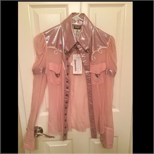 pink blouse perfect for a Halloween costume !