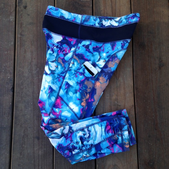 90 Degree by Reflex Capri Leggings - Picture 3 of 4