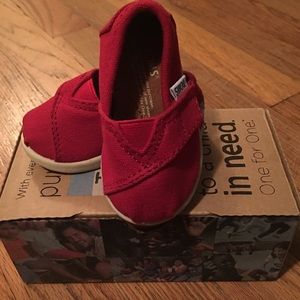 NWT NIB red Tiny Toms