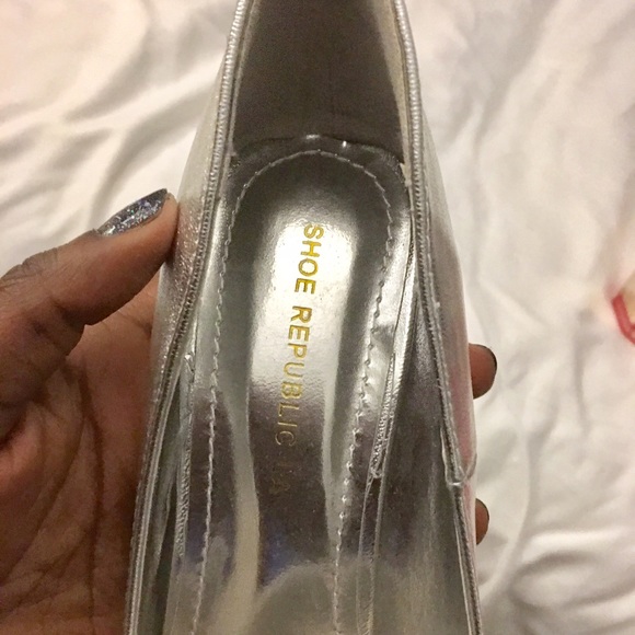 Silver brand new stilettos - Picture 4 of 4