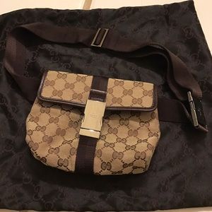 Gucci fanny pack like new!!