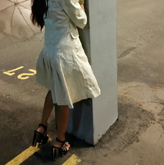Scofield trench style w/bouncy pleated dress shape - Picture 1 of 4