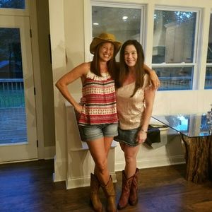 Meet your Posher, Tara