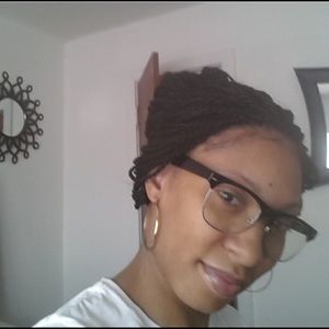 Meet your Posher, Lawrence