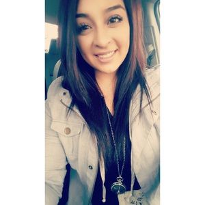 Meet your Posher, Mayra