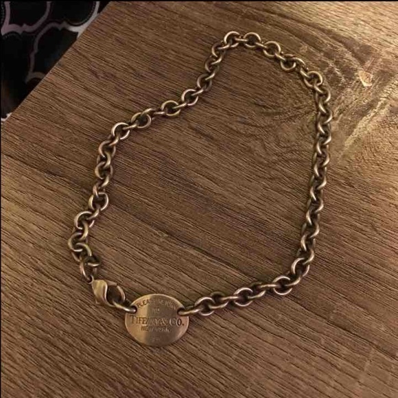 Tiffany &Co. Return to Tiffany oval necklace