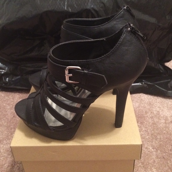 Size 8 heels strappy heels - Picture 2 of 3