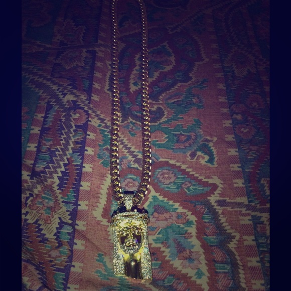 Gold Chain/Jesus pendant
