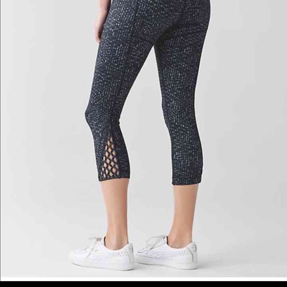 SOLD❤️Lululemon true to self grey spkl crop 4