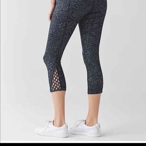 SOLD❤️Lululemon true to self grey spkl crop 4