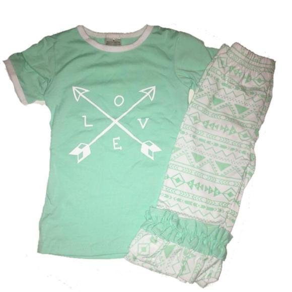 **FLASH SALE** Love arrow outfit set