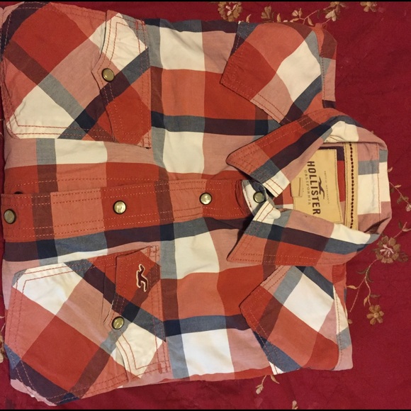 Great lookin' Hollister Men's plaid button up.