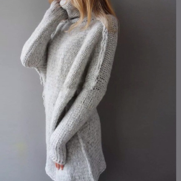Light Gray Long Turtleneck Sweater - Picture 3 of 4