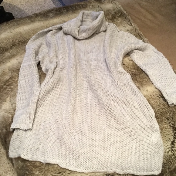 Light Gray Long Turtleneck Sweater - Picture 4 of 4