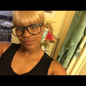 Meet your Posher, Dontavia