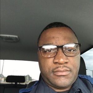 Meet your Posher, Derron