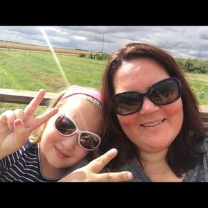 Meet your Posher, Monica