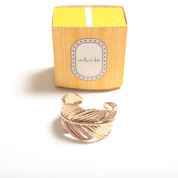 🍁 HP 10/22/16 STELLA & DOT SECRET GARDEN CUFF🍁🍂