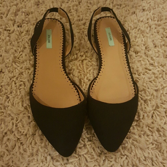 Pointed toe flats