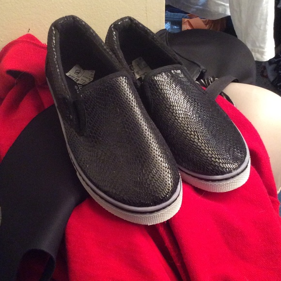 Black snake print slides shoes