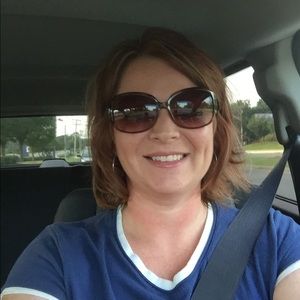 Meet your Posher, Angee