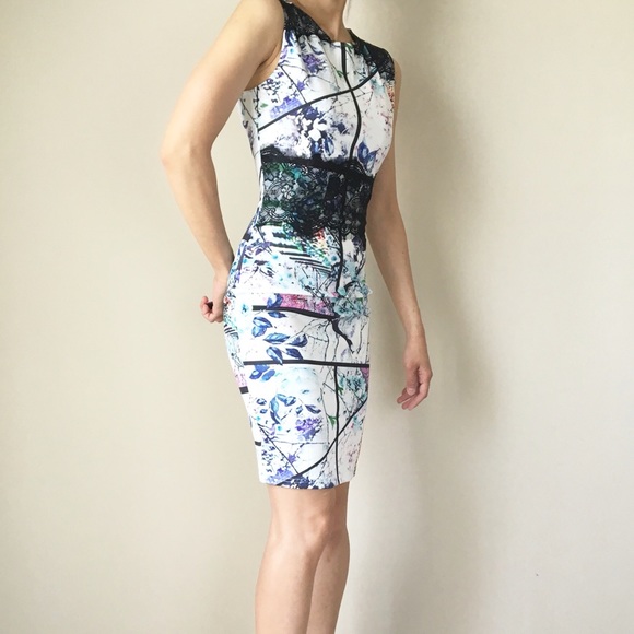 Bodycon form fit printed with lace dress. - Picture 4 of 4