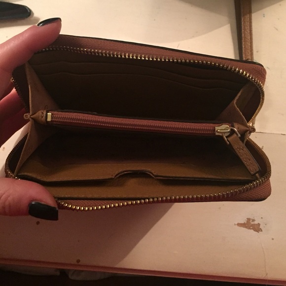 Tory Burch Britten Croc Embossed Leather Large Zip Pouch  Tory Burch wristlet