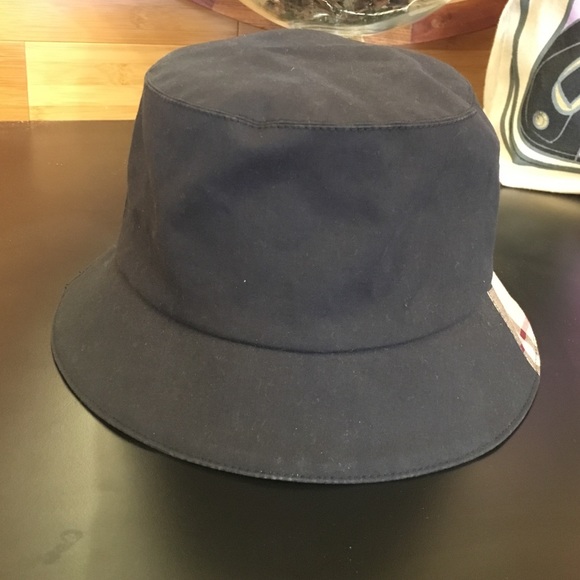 Burberry hat - Picture 3 of 3