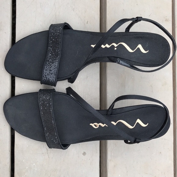 Black heels - Picture 1 of 3