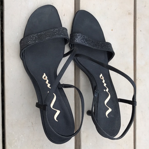 Black heels - Picture 2 of 3