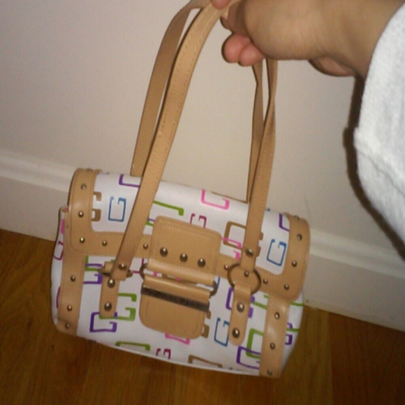 Guess Satchels  Bag for woman. Medium Size.