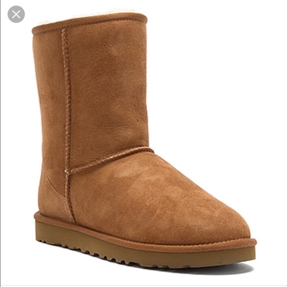 classic short uggs size 9 classic short uggs size 9