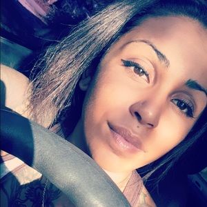 Meet your Posher, Dominique