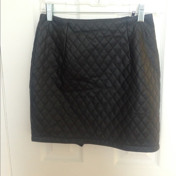 Faux leather Asymmetrical Moto black zip skirt - Picture 2 of 3