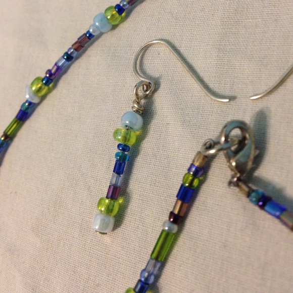 4 piece matching beaded jewelry set - Picture 3 of 3