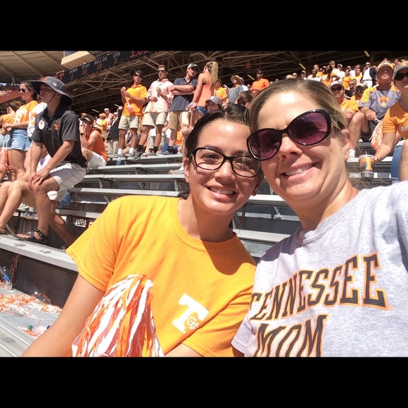 Meet your Posher, Nicole - Picture 1 of 1