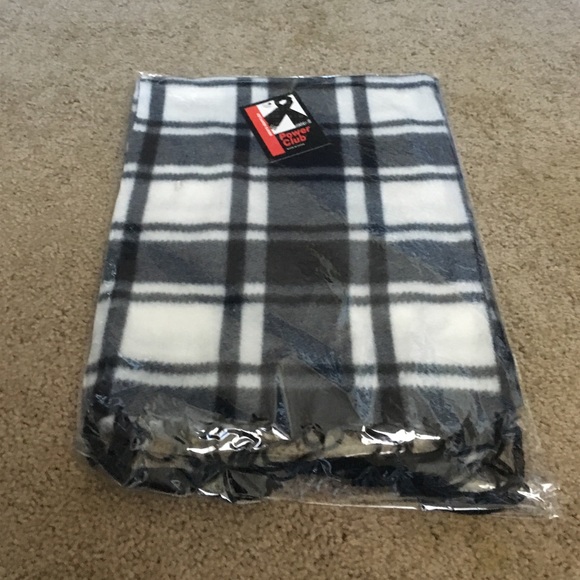 🆕 White and Black Plaid Fleece Scarf