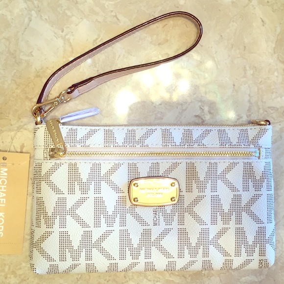 Sold-Michael Kors Wristlet 🎉