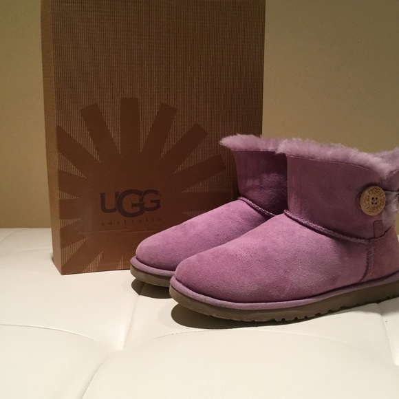 UGG Mini Bailey Button