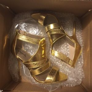 Beautiful Gold heels!