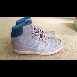 Size 8.5 Womens Nike shoes