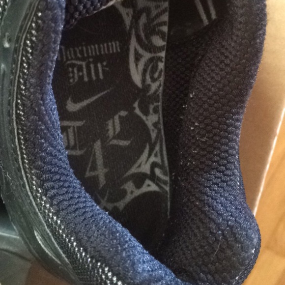 Womens Nike running sneaker - Picture 2 of 4