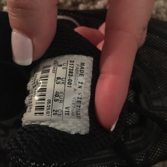 Womens Nike running sneaker - Picture 4 of 4