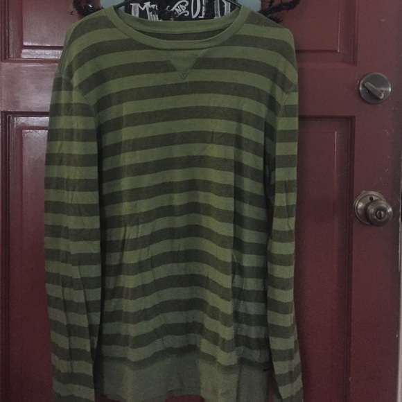 Raglan sleeve shirt