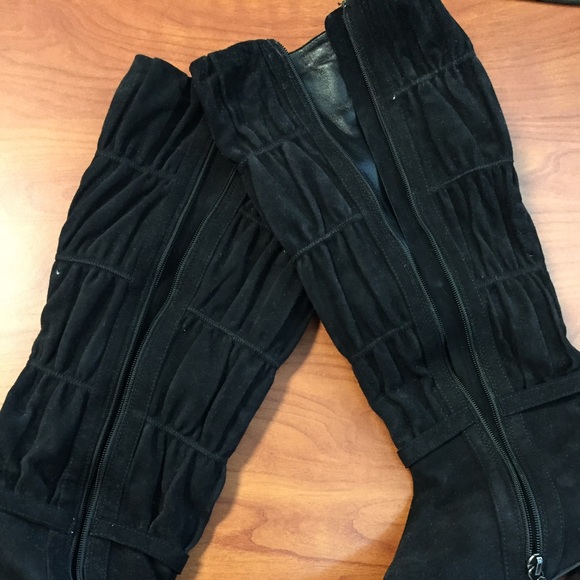 *ADDITIONAL PHOTOS* zipper works. SOLD - Picture 4 of 4