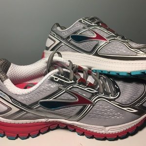 NEW Brooks Ghost