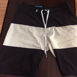 Black/white board shorts