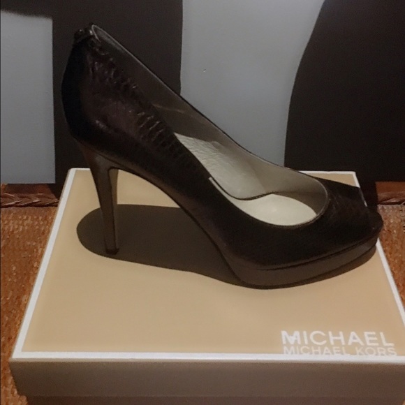 Michael Kors Platform Pump - Embossed Leather - Picture 2 of 4